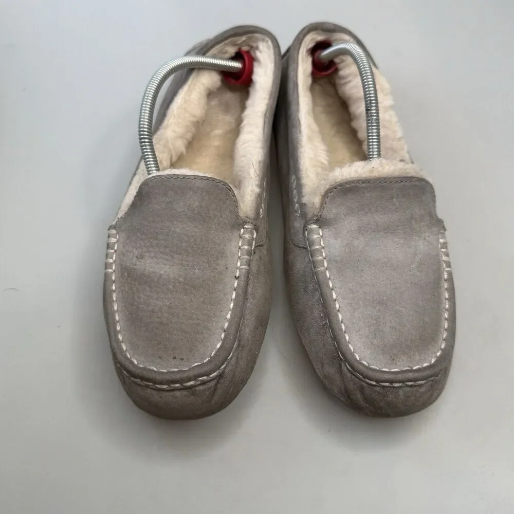 UGG Women's Ansley Slippers Light Gray Size 9 Suede Moccasin Loungewear EUC